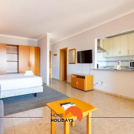 #198 Club Mar By Holidays Apartment *
